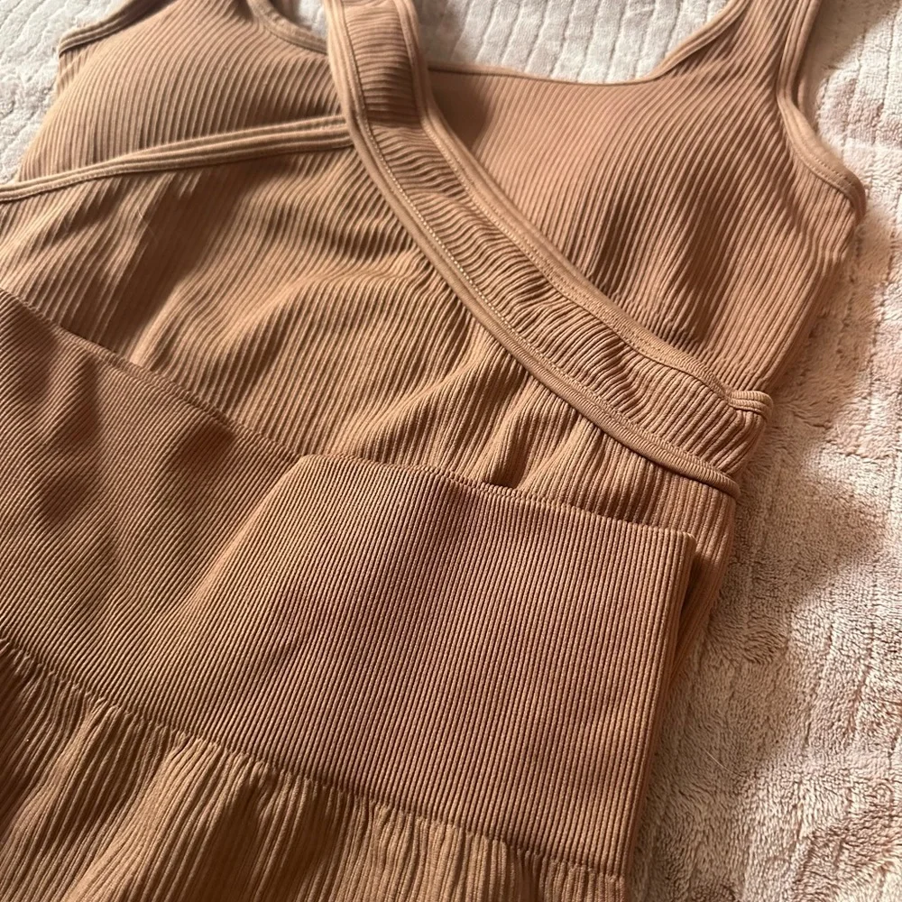 { 3 piece Ribbed Activewear Set } - Picture 7 of 7